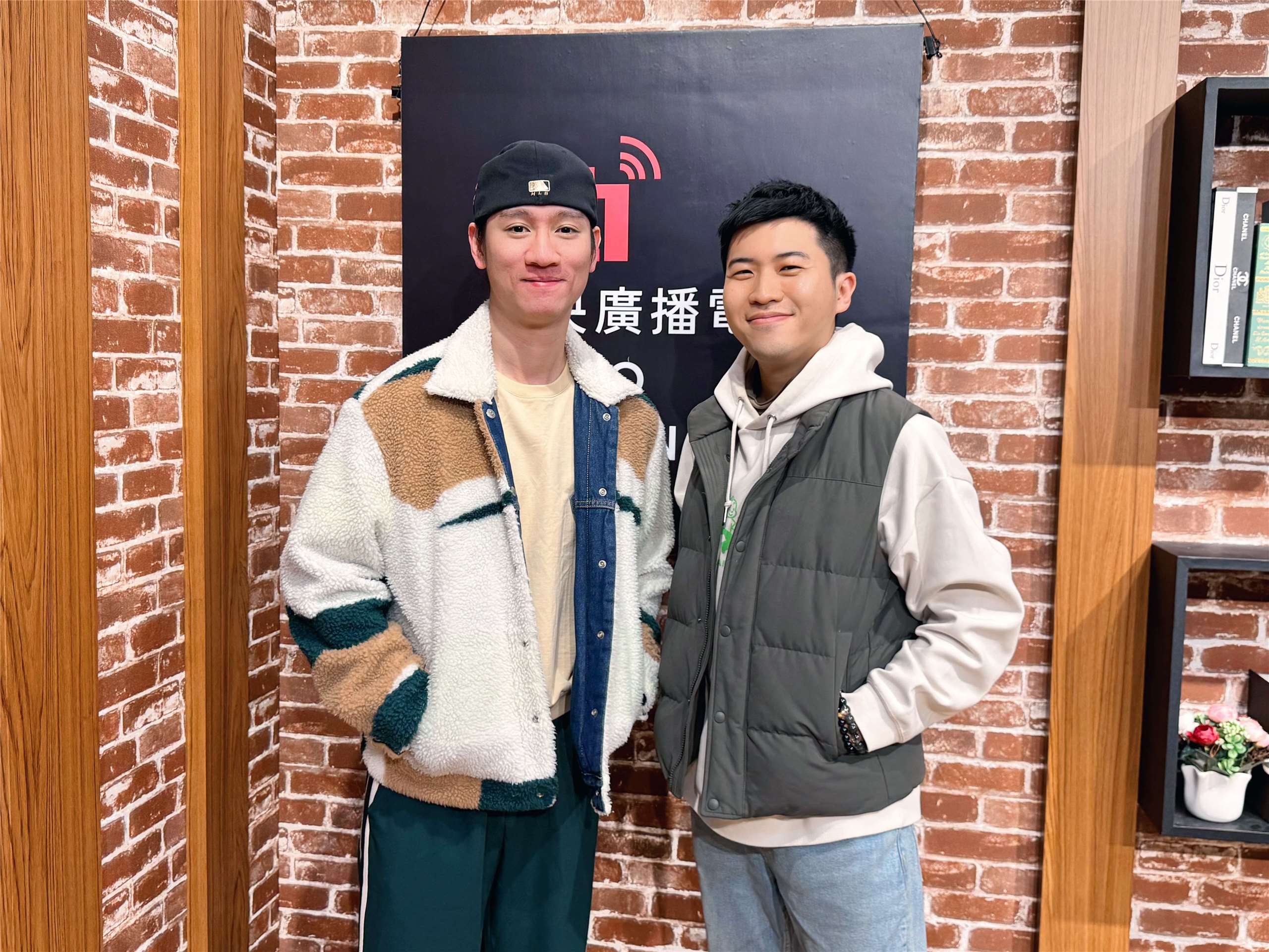 主持人內克與來賓柯智棠（左）