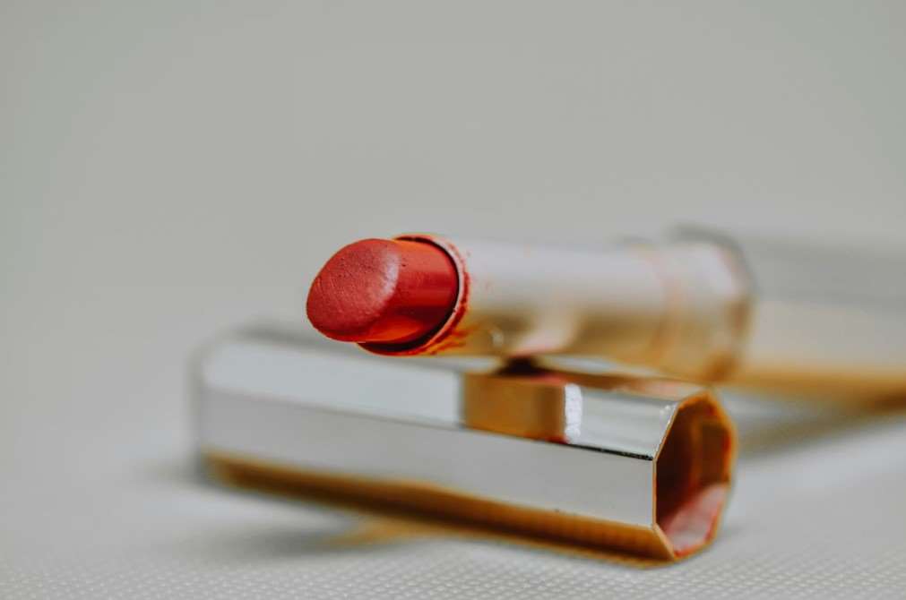 化粧品檢出禁用色素「蘇丹紅」，國產、進口共39項中標。(示意圖/unsplash)