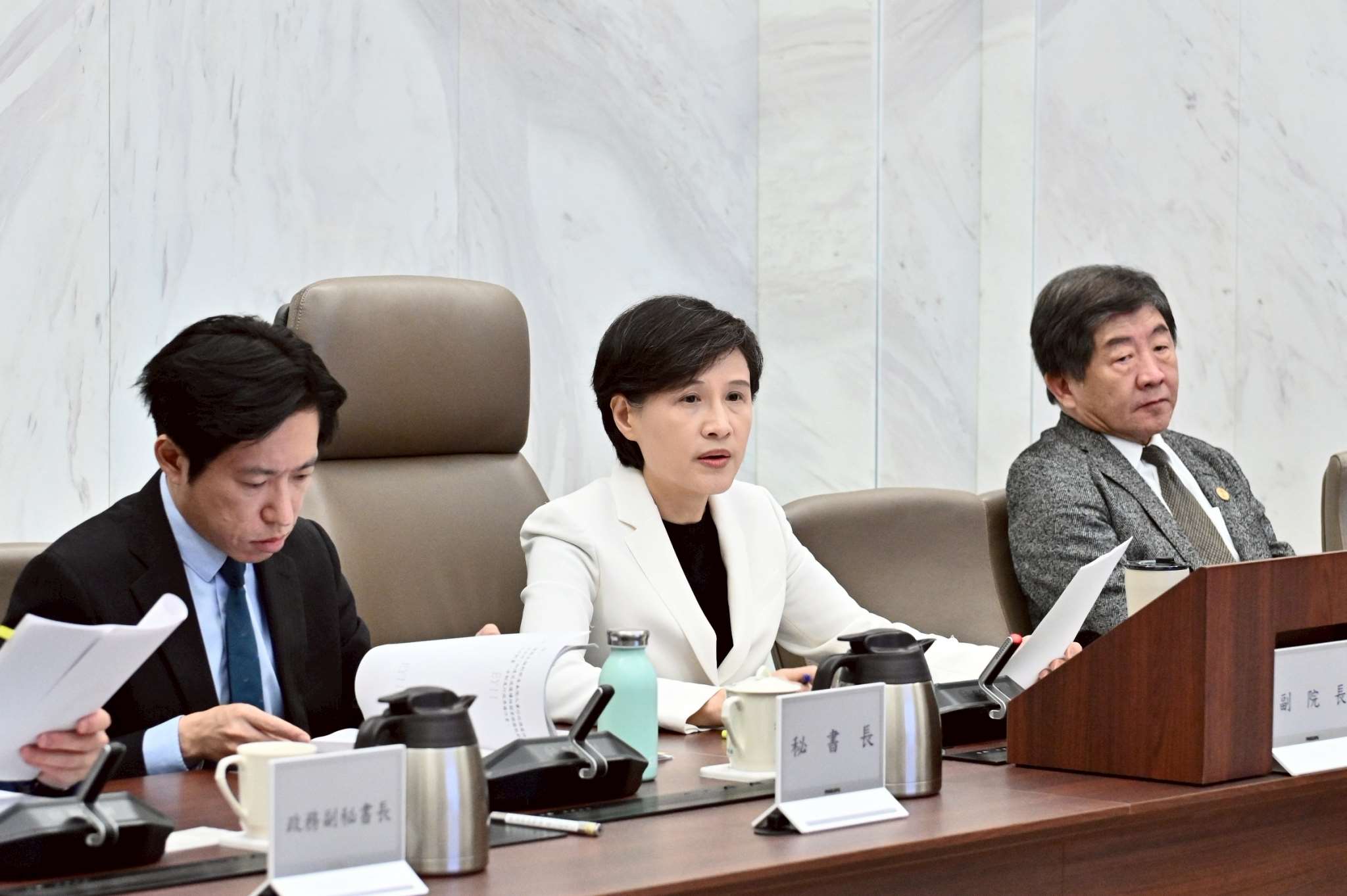 行政院長卓榮泰今(11日)缺席行政院會，改由副院長鄭麗君代為主持。(圖：行政院提供)