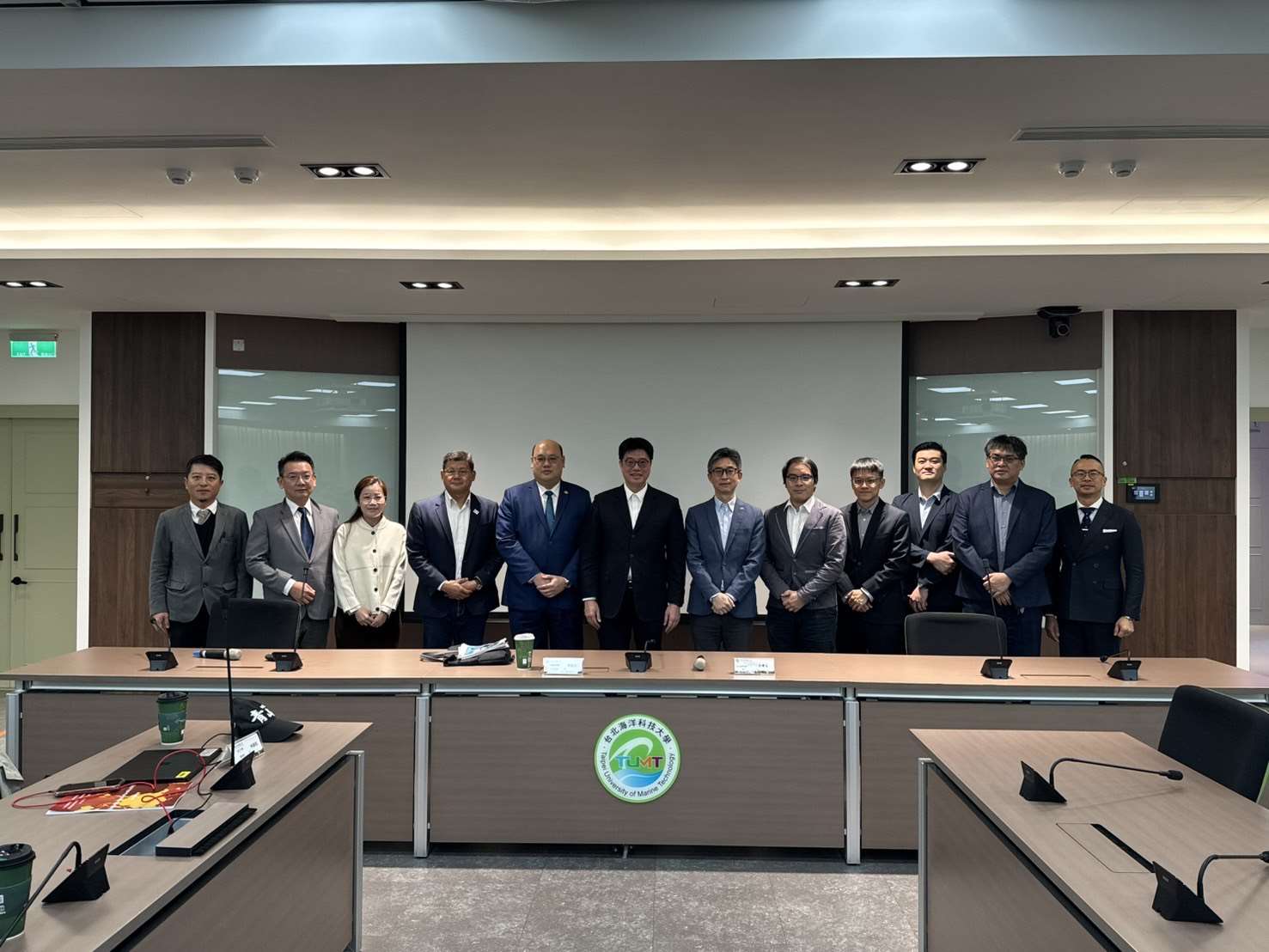 台北海洋科技大學11日邀請多位學者專家舉行「擴張與轉移：習近平對外及對台戰略思維」研討會，陸委會主委邱垂正也蒞臨進行專題演講。(海洋科大提供)