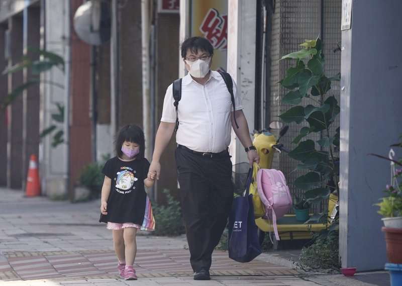 彈性育嬰假明年1月1日上路，讓勞工能以「日」請育嬰留停，勞動部11日發布獎勵要點。示意圖。(圖：中央社)
