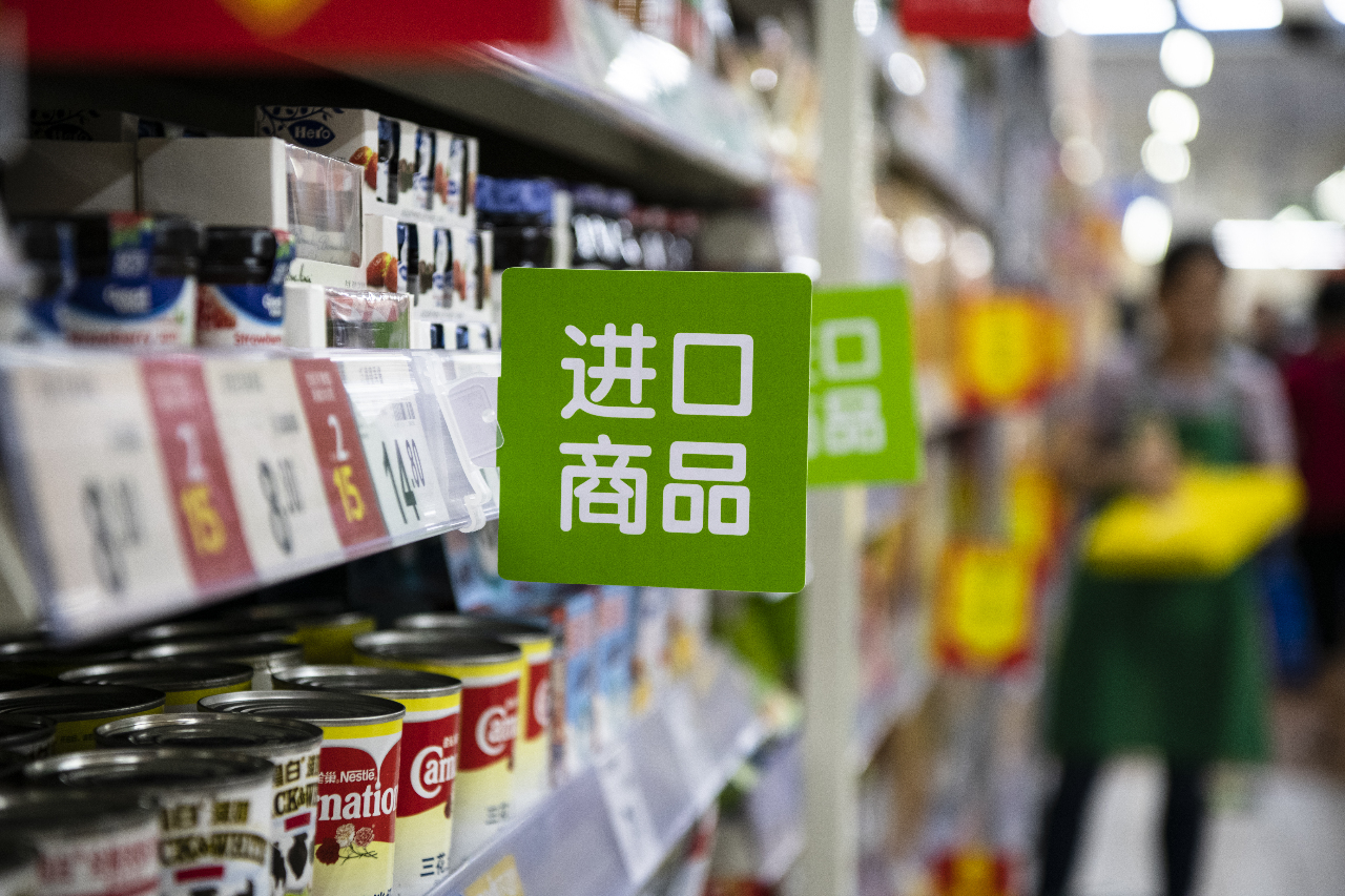 經濟下滑，民眾消費縮手，中國消費者物價(CPI)與生產者物價(PPI)數據再惡化，加深通貨緊縮擔憂。(AFP)