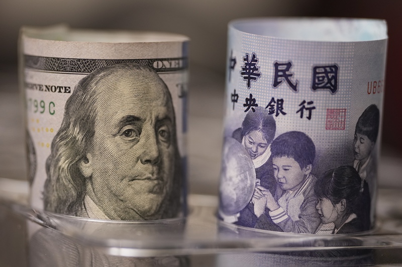 新台幣兌美元貶1.78角，收31.38元。