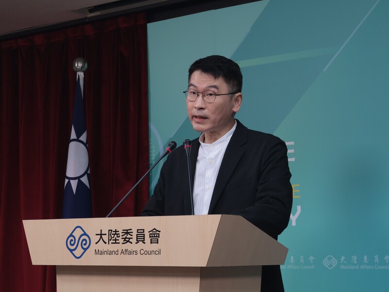 陸委會副主委梁文傑4日表示，若相關機關接獲民眾持有對岸身分證件的檢舉，就會處理。
