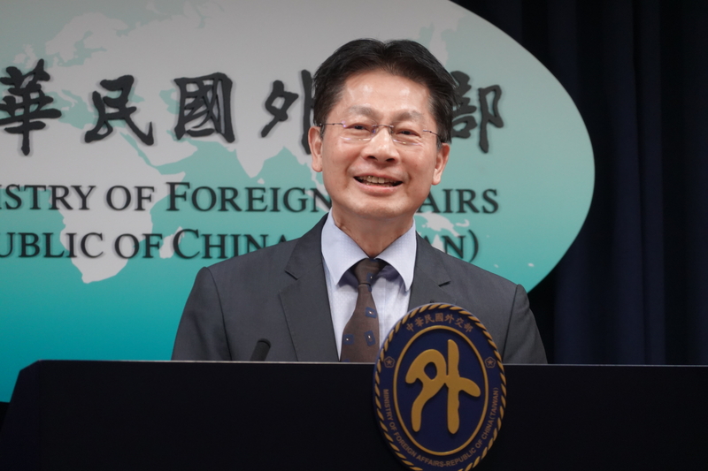 外交部2日舉行例行記者會，由條法司長李憲章進行業務概況報告以及回答媒體提問。
