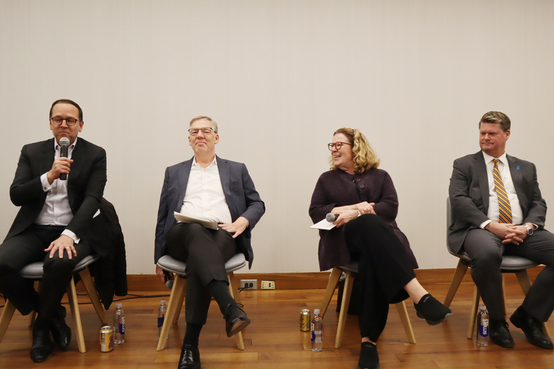 喬治城大學4日舉行「日中關係及其對美國的影響」座談。前美國國防部（現稱戰爭部）印太安全事務助理部長薛瑞福（右）及白宮國家安全會議前亞洲事務資深主任麥艾文（左）等出席。