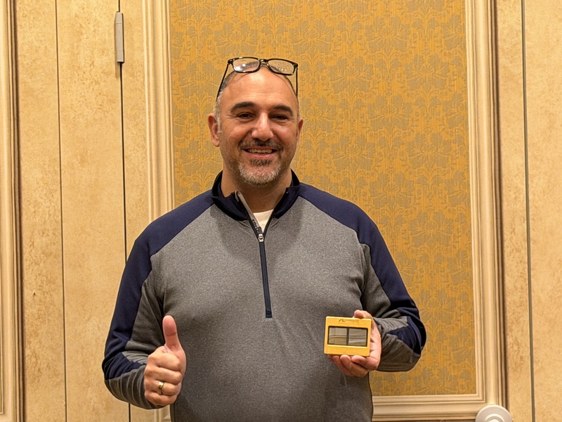 雲端大廠AWS高層布沙拉（Nafea Bshara）4日受訪暢談與台灣供應鏈的緊密關係，直言對晶圓代工廠台積電的產能需求「極強」（going to the roof），希望台積電能生產更多晶片給所有人。
