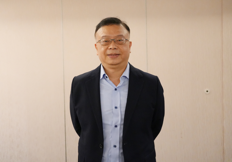 大愛劇「我們六個」中的原型人物之一林作逸(圖)，母親、父親先後遭殺害，不得不在育幼院長大，後來投入教職，以親身經歷敏銳觀察學生的需求，獲頒寶佳教育大愛獎。
