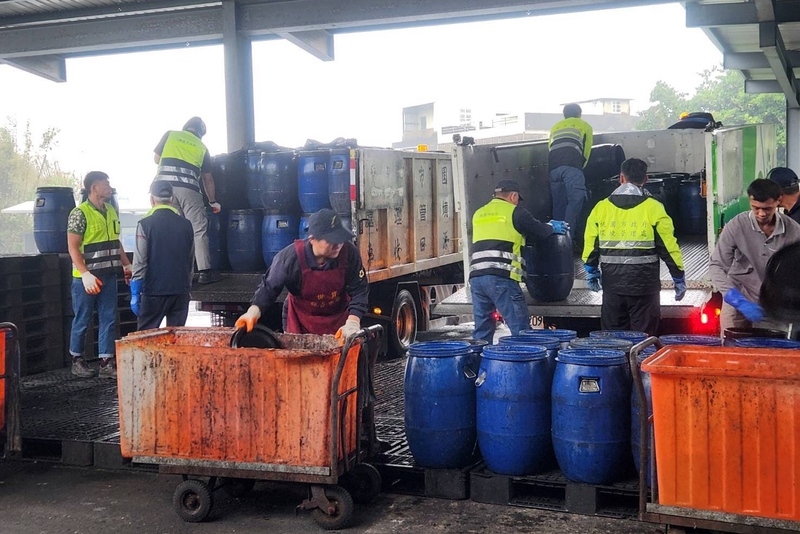 廚餘運輸車裝GPS補助開放申請，每輛最高8千元。(檔案照)