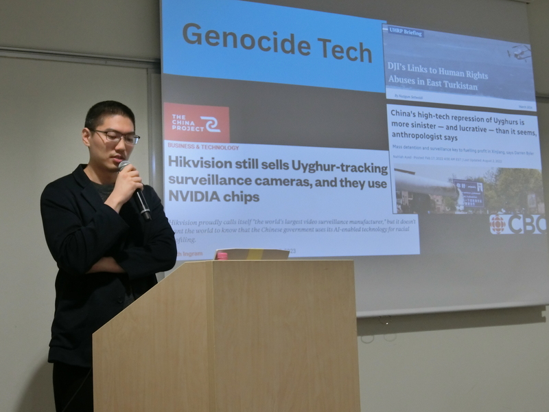 在台維吾爾倡議者塔什肯在瑞典人權日活動中做專題演講，以自身作為維吾爾「流亡二代」的生命經驗，說明中國在向外擴張威權影響時，如何同時運用強迫勞動、跨境鎮壓與認知作戰等手段。(中央社)
