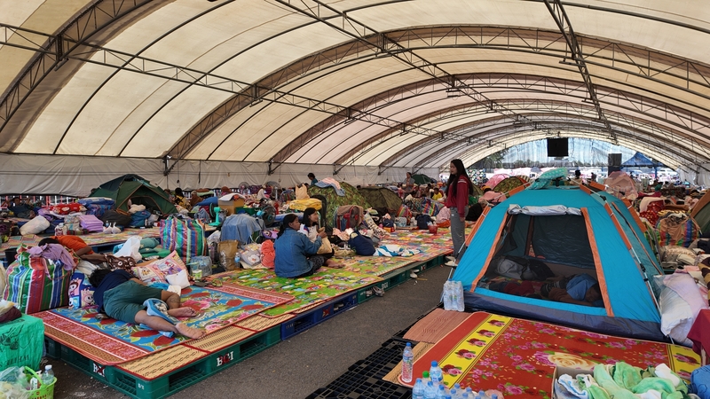 泰國和柬埔寨邊境衝突持續，數千名泰國邊境居民湧入泰國武里南府的避難中心，暫時住在當局設置的帳篷內。圖攝於12日。資料照片。
