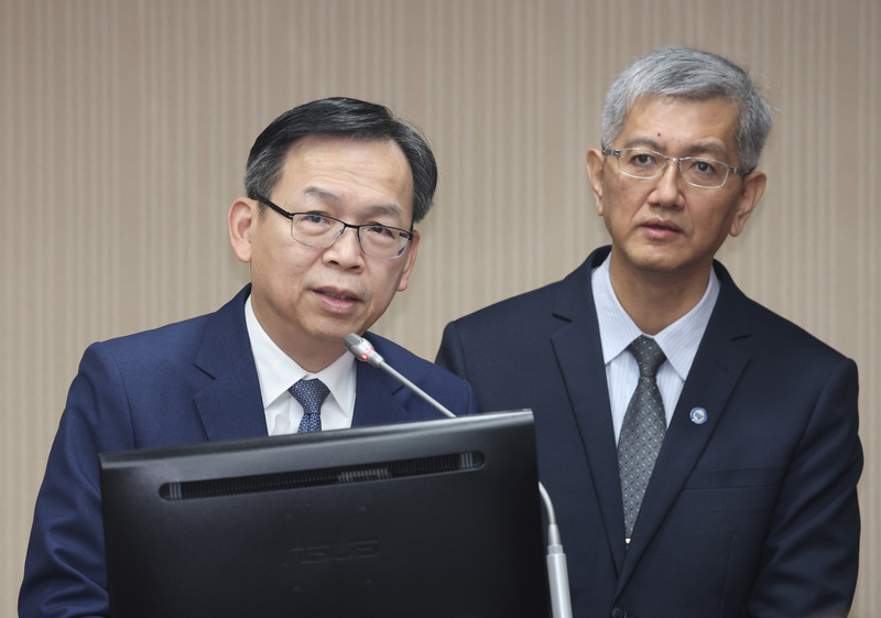 交通部次長林國顯（左）。
