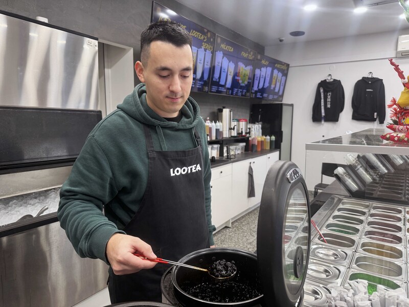 捷克手搖飲店Lootea創辦人Patrik（圖）分享，他知道珍珠奶茶起源自台灣，自己也很喜歡喝珍珠奶茶，這成為他開店的契機。