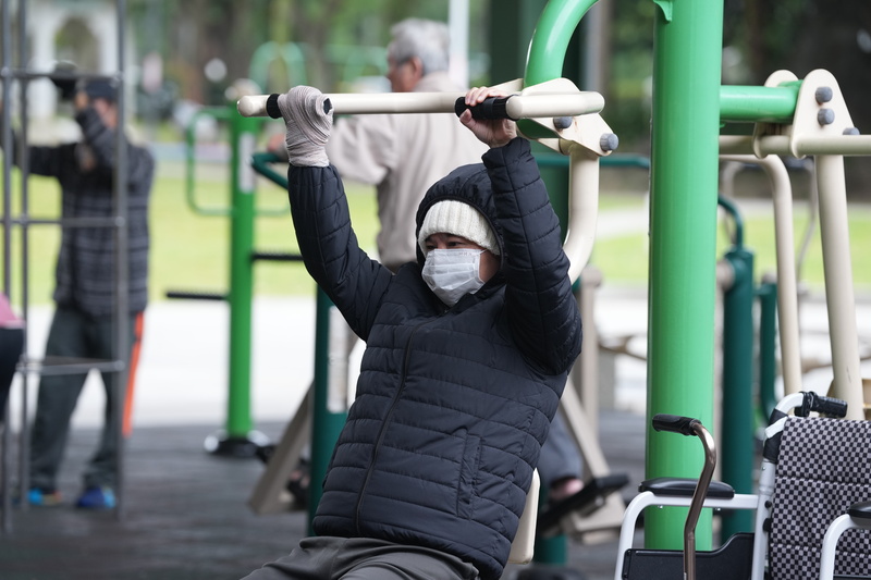 冷氣團逐漸減弱 早晚仍冷迎風面有雨。