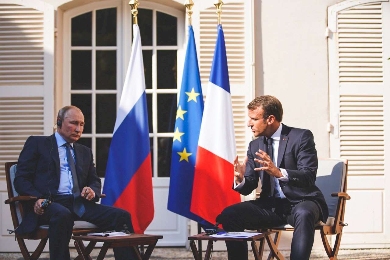 俄羅斯總統普丁(Vladimir Putin)(左)、法國總統馬克宏(Emmanuel Macron)(右)。資料照。 (圖：馬克宏推特)