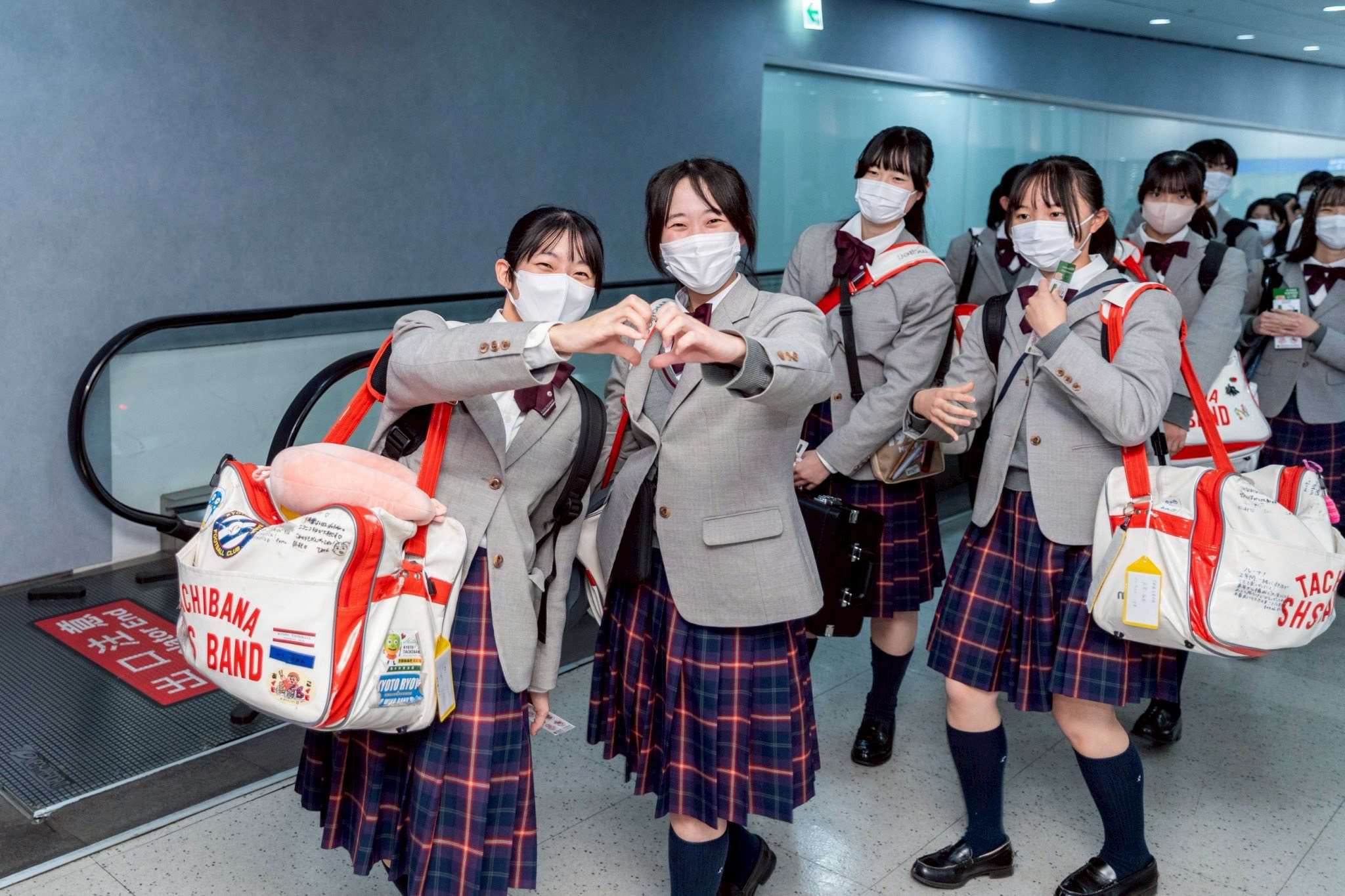 橘色惡魔師生抵桃機晚間西門町踩街演出-新聞-Rti 中央廣播電臺