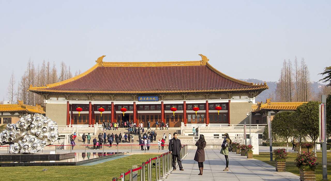 南京博物院爆出前館長盜賣國寶案件，傳出前院長徐湖平夫婦23日中午從位於南京富貴山的獨棟別墅被帶走。 (資料照/維基百科)