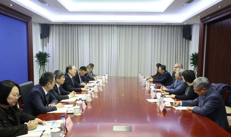 中國工信部長李樂成17日在北京會見超微AMD執行長蘇姿丰。 (圖:中國工信部)