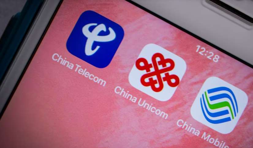 美國聯邦通訊委員會(FCC)日前發布多項執法命令，要求中國三大電信公司補齊缺失，否則將禁止其接入美國通訊網路。圖為中國電信、中國聯通和中國移動的應用程式App。(VOA提供)