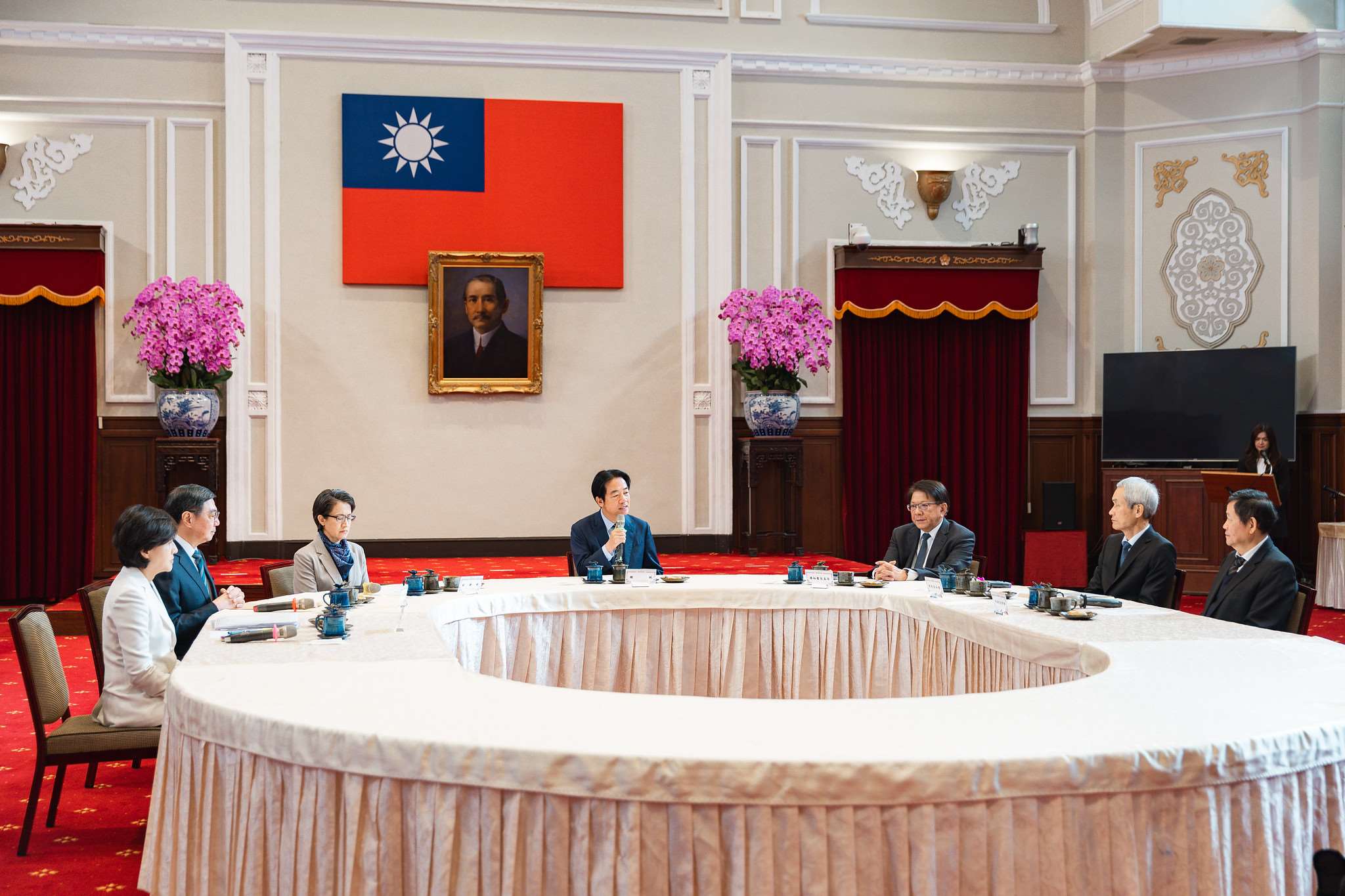 賴清德總統15日上午在總統府與行政院及考試院進行「國政茶敘」。 (圖:總統府)