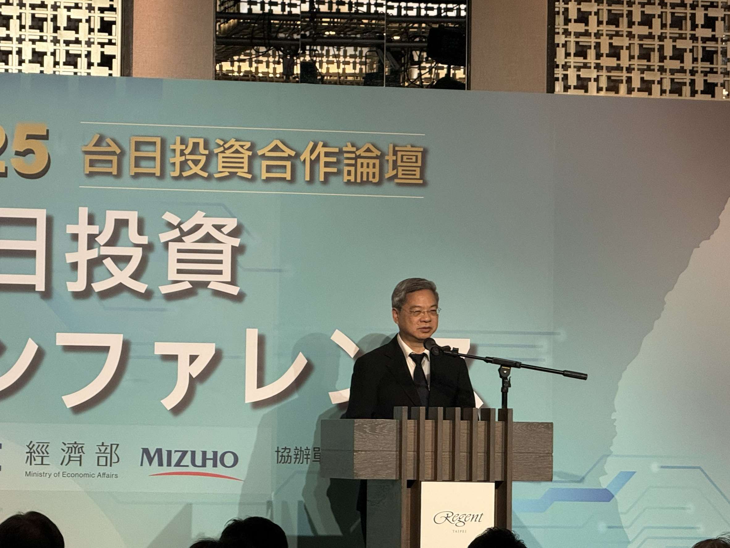 經濟部長龔明鑫強調，台、日同處非紅供應鏈「核心中的核心」。(謝佳興 攝)