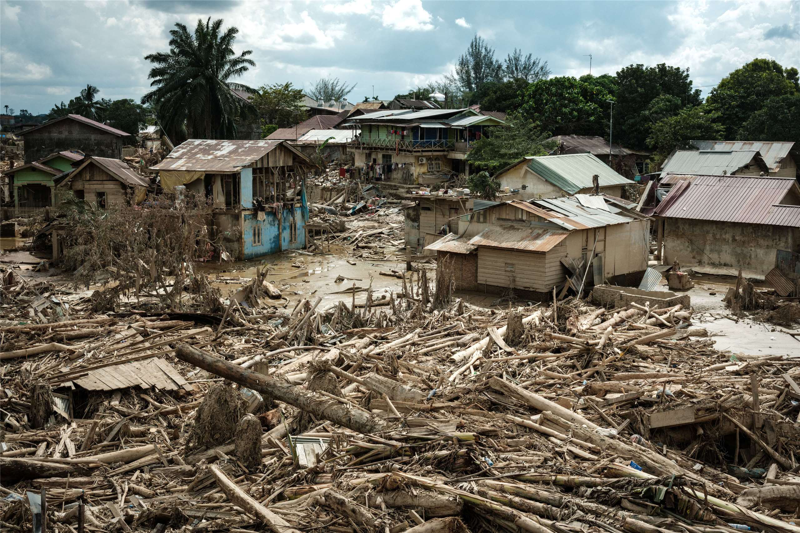 印尼蘇門答臘發生嚴重洪災。