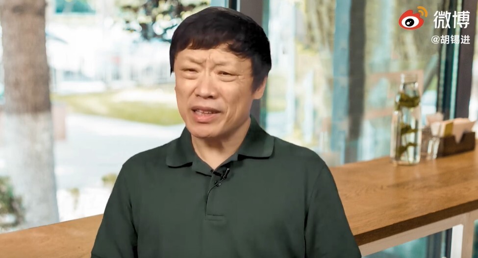 中國《環球時報》前總編輯胡錫進7日在微博發文，指文革是「地地道道（道道地地）的內亂」，一些在那之後出生的年輕人不了解它。(圖：微博)