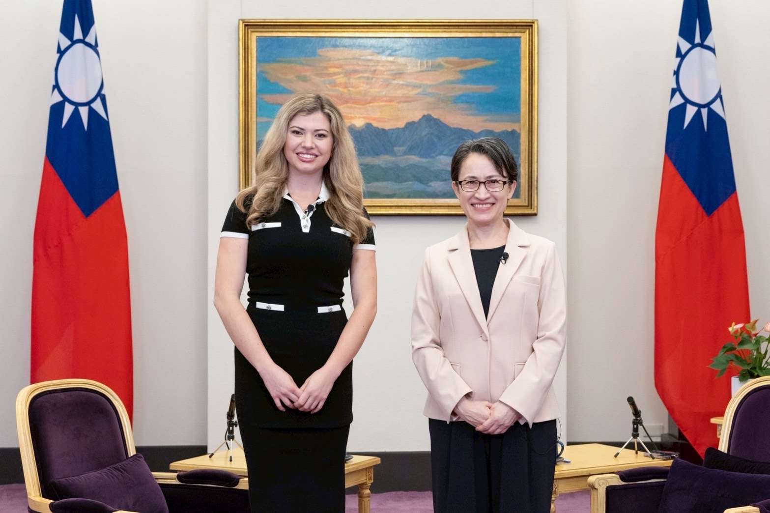 副總統蕭美琴接受美國媒體「戰情室」(War Room)節目專訪。 (圖:總統府)