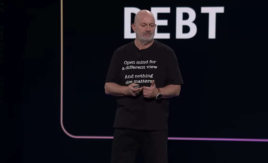 AWS技術長佛格斯（Werner Vogels）5日在亞馬遜旗下雲端大廠AWS年度盛會re:Invent上發表專題演講。(YT@AWSEventsChannel)