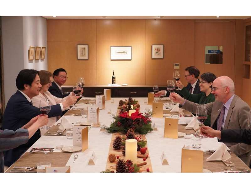 美國在台協會(AIT)處長谷立言(Raymond Greene)日前賴清德總統、副總統蕭美琴等人餐敘 (圖取自AIT臉書)
