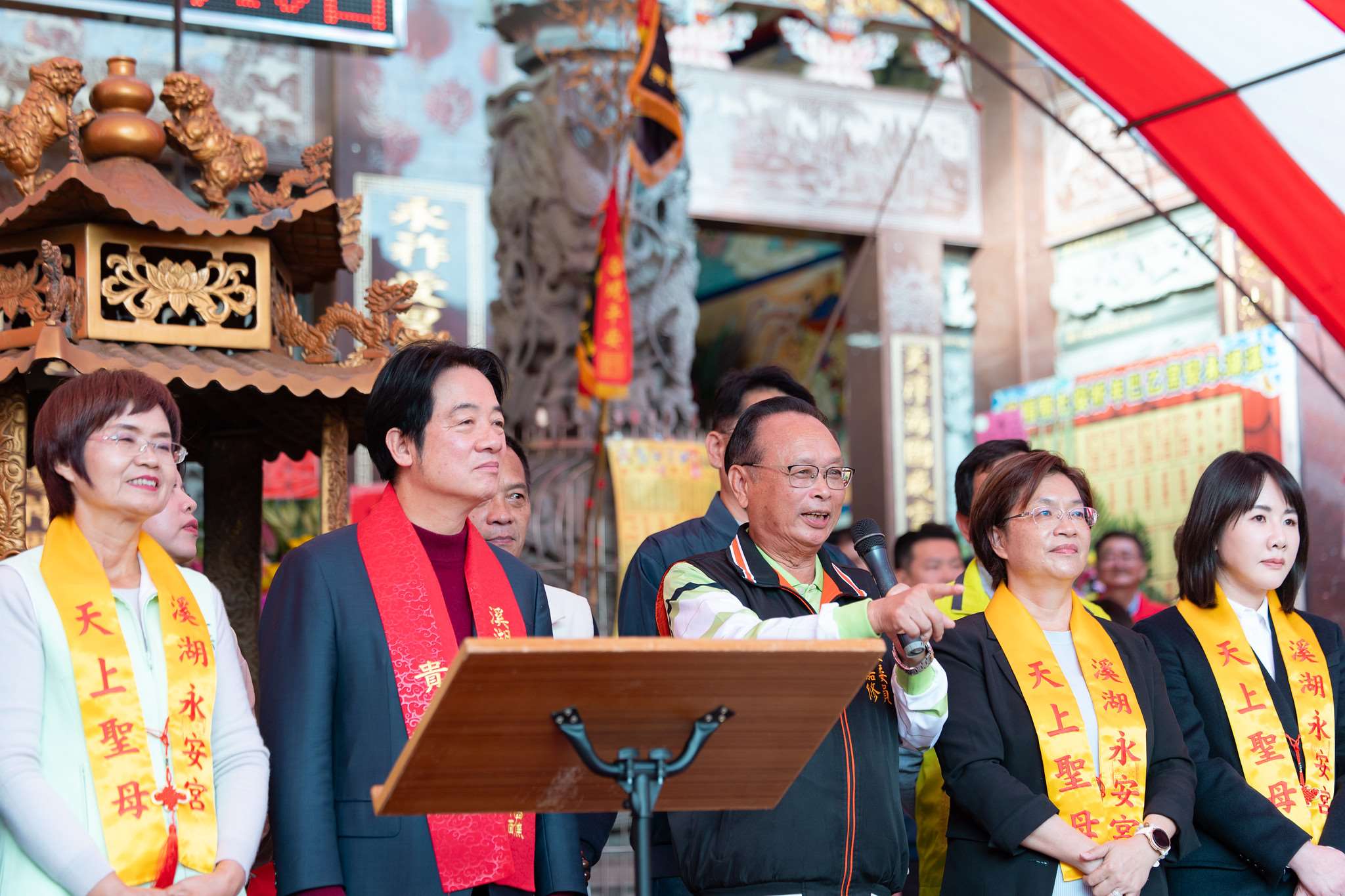 賴清德總統28日前往溪湖永安宮及溪湖福安宮參香祈福。(圖：總統府)