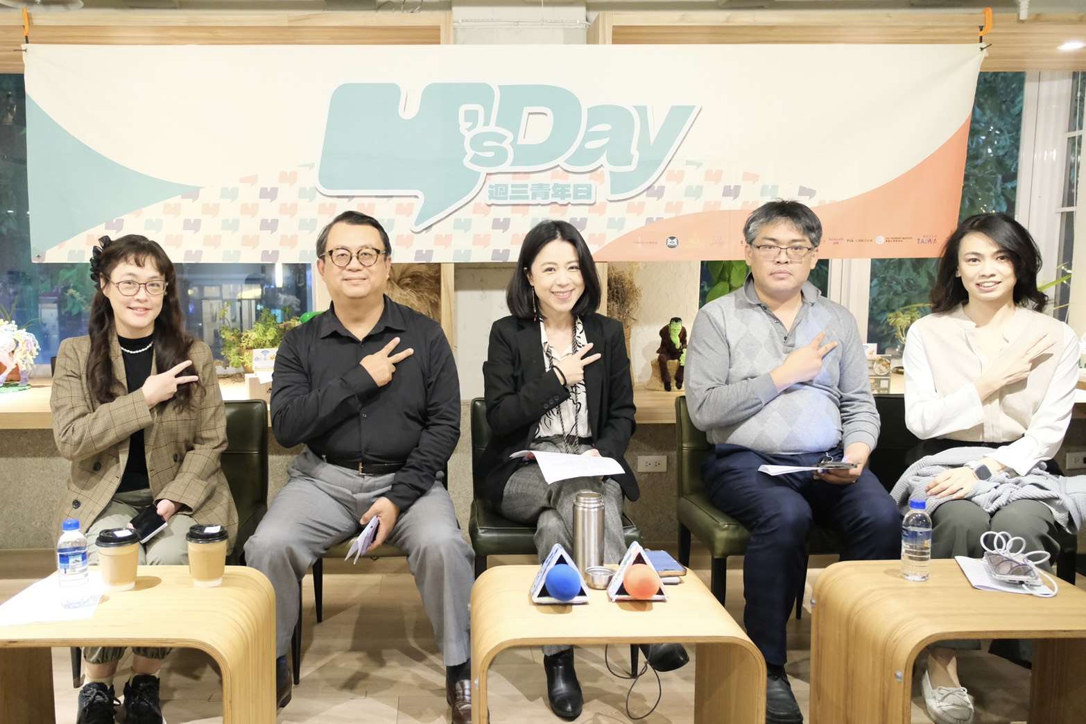 Y's Day「週三青年日」10日舉辦「台灣模式還是台灣病？台幣與經濟老實說」座談。圖左起劉玉皙 呂曜志 張竹芩 王國臣 陳璽安。(台灣智庫提供)