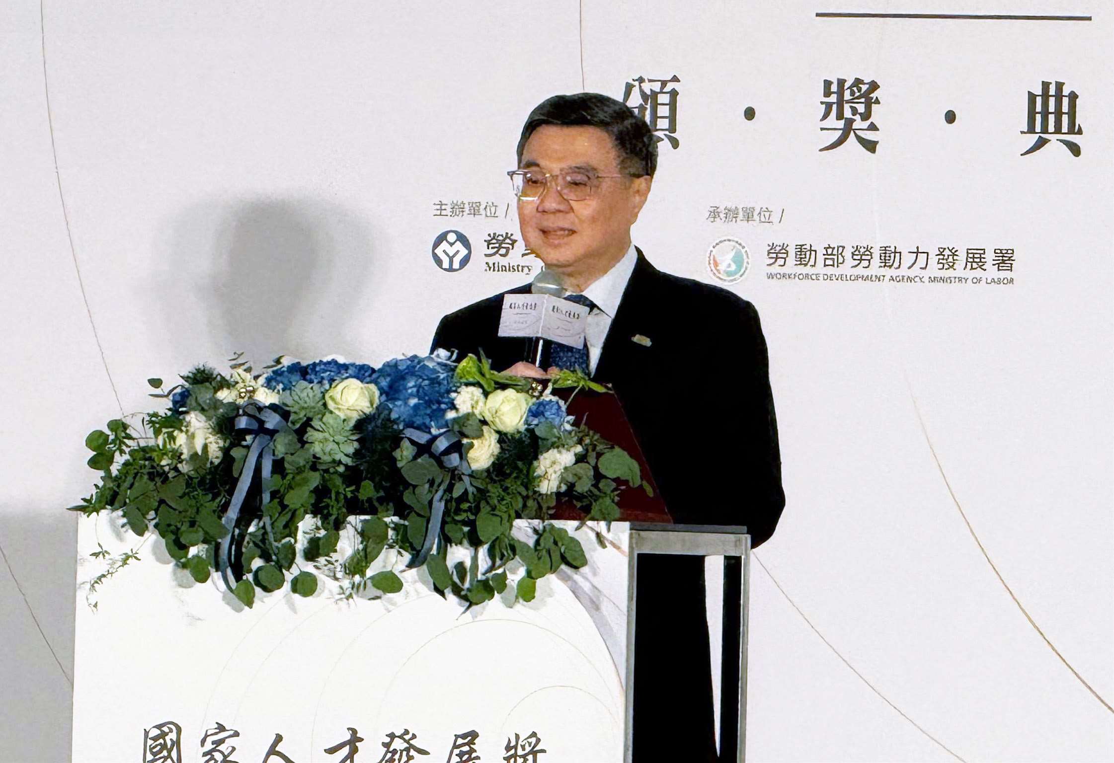 行政院長卓榮泰出席勞動部「2025 國家人才發展獎」頒獎典禮。(謝佳興 攝)