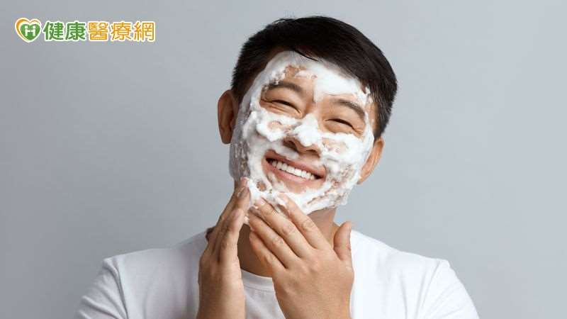 洗臉次數過多可能反而對肌膚造成傷害，建議掌握正確洗臉次數，洗面乳的選擇應以適合膚質與否為考量，勿僅追求涼感、起泡多不多等。