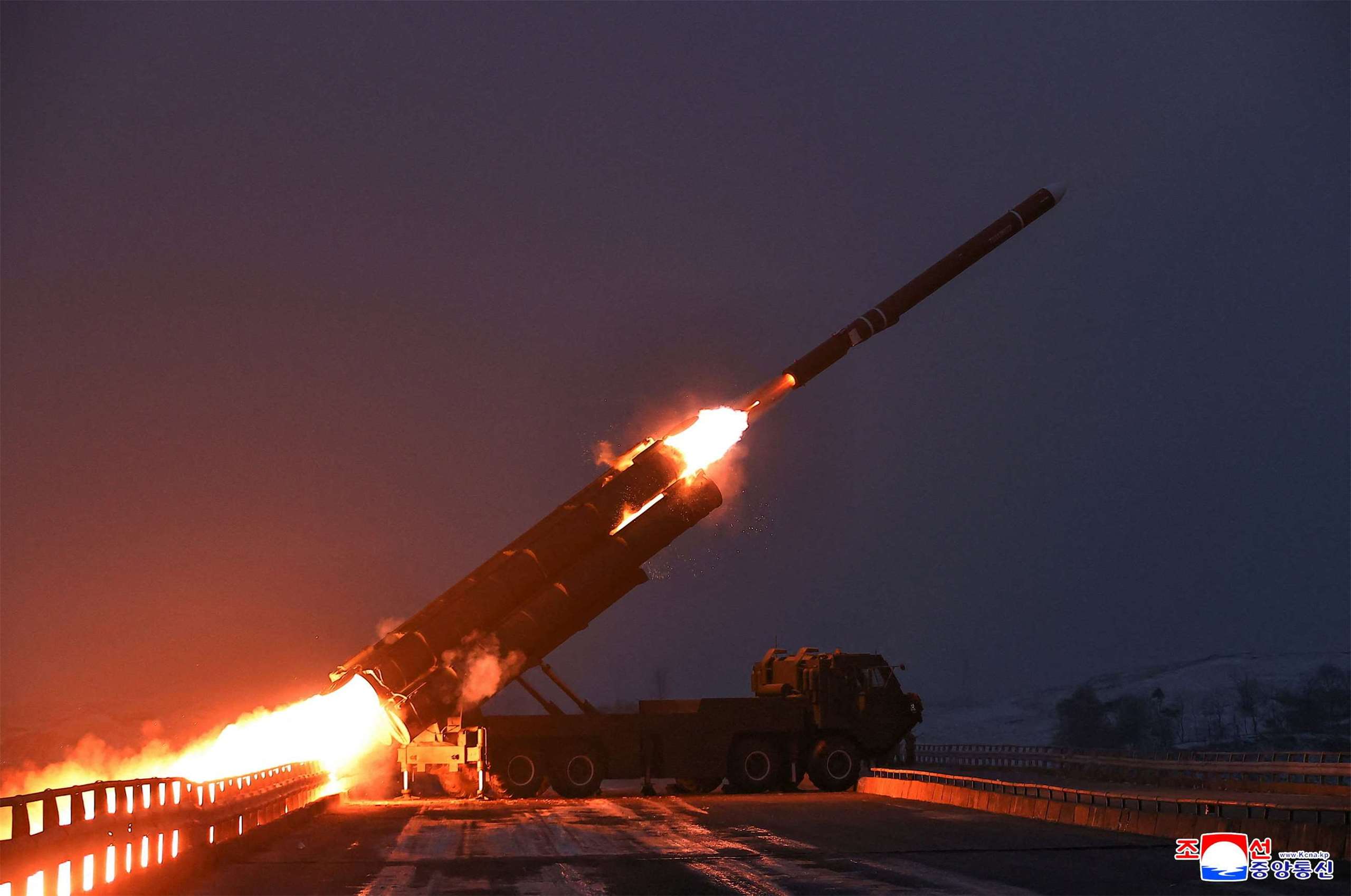 北韓28日進行長程戰略巡弋飛彈發射演習。