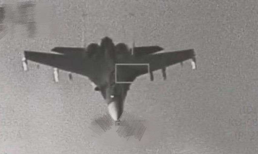 中國29日上午無預警發動環台軍演，國防部29日公布F-16戰機監控中共殲16戰機畫面。(國防部提供)