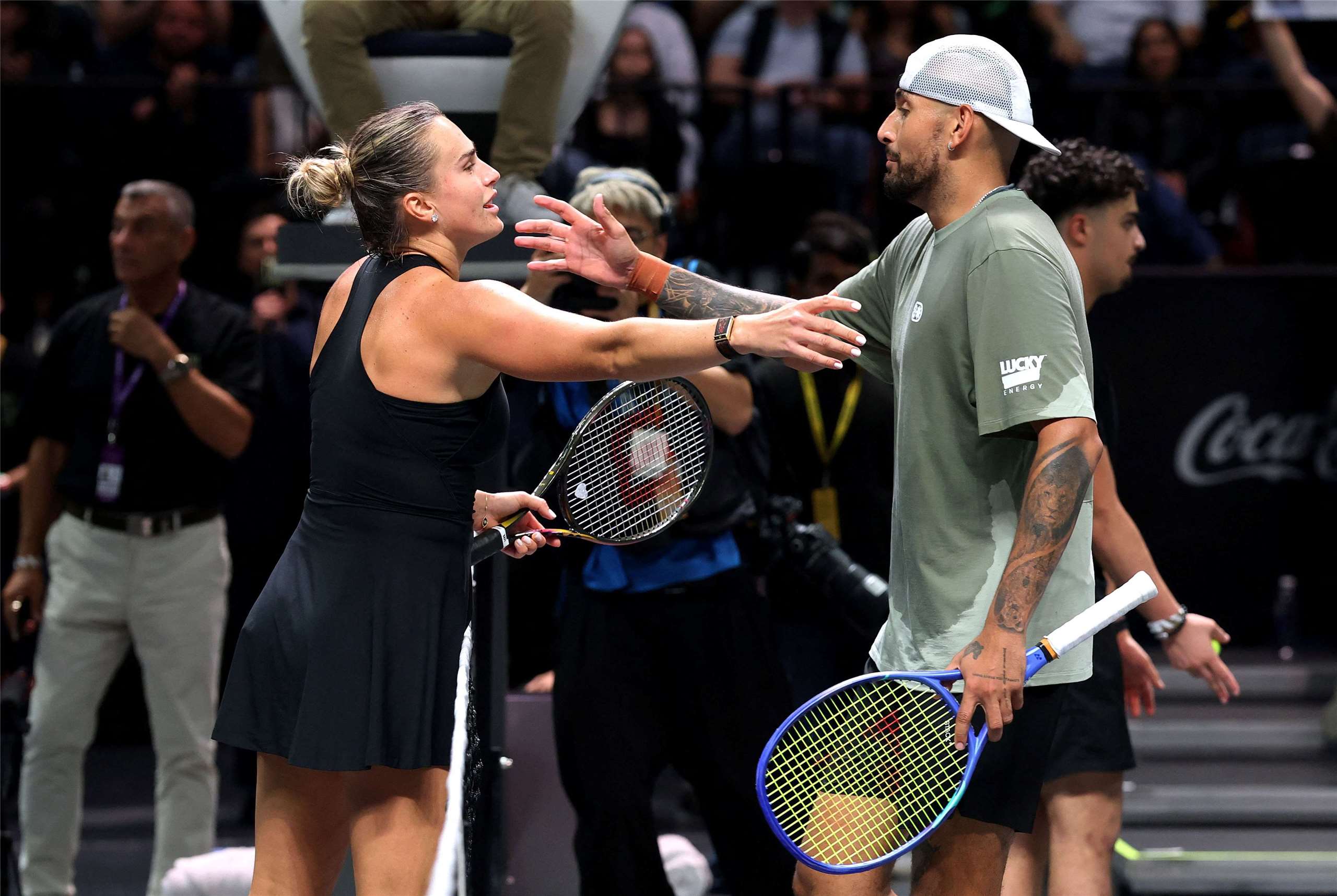 澳洲男網選手基爾喬斯（Nick Kyrgios）28 日在杜拜舉行的性別大戰擊敗女子世界第一的莎芭蓮卡（Aryna Sabalenka）。