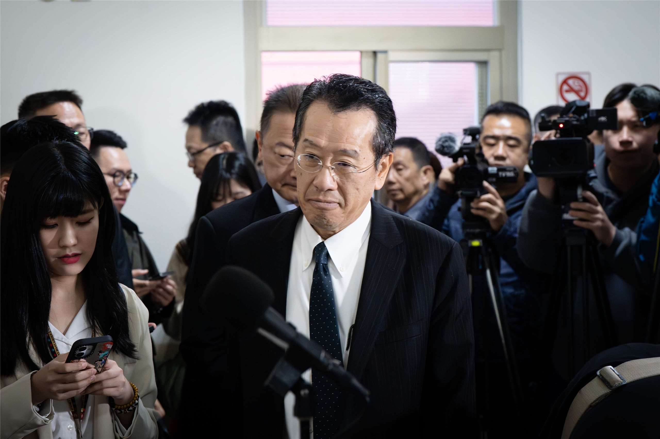 國防部長顧立雄1日在立法院說明，為提高志願役留營意願，國防部將全盤檢視戰鬥部隊定義，擴大戰鬥加給支領範圍，未來無人機、防空戒護等部隊都可支領戰鬥加給。(楊仁翔 攝)