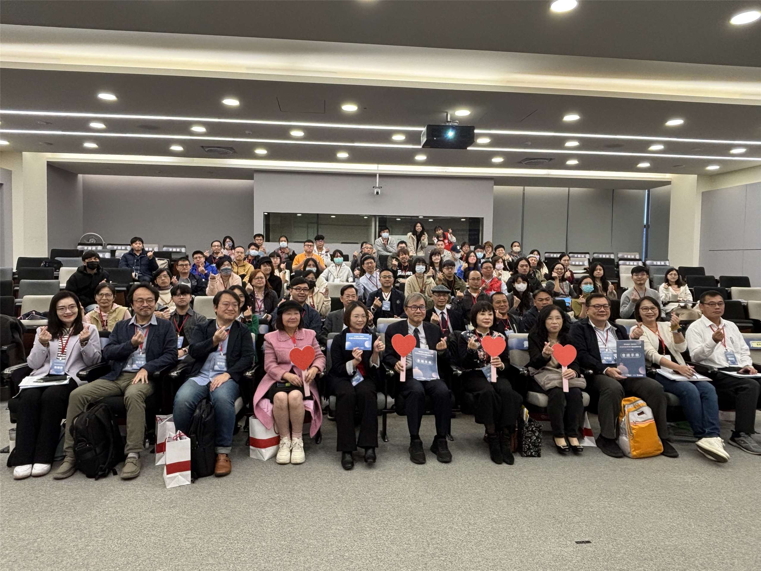 靖娟基金會OK繃兒童服務中心13日舉辦「未成年無照駕駛防治記者會」，呼籲政府正視兒少的移動需求，共同打造更完整的兒少道路安全防護網。(楊文君攝)