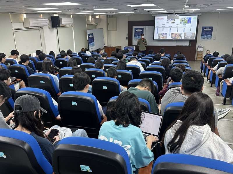 今年度大專校院註冊率出爐，有6所低於6成、10校滿招。圖為大學生上課資料照。(圖：中央社)