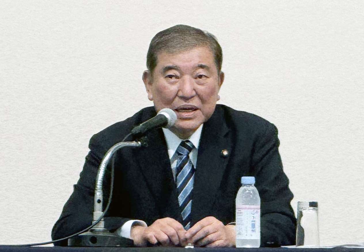 日本前首相石破茂以「戰後80週年的省思」為題發表演講，他避談最近日中關係的風波，反倒是以自身經驗提供在場賓客反思。(鄭仲嵐攝)