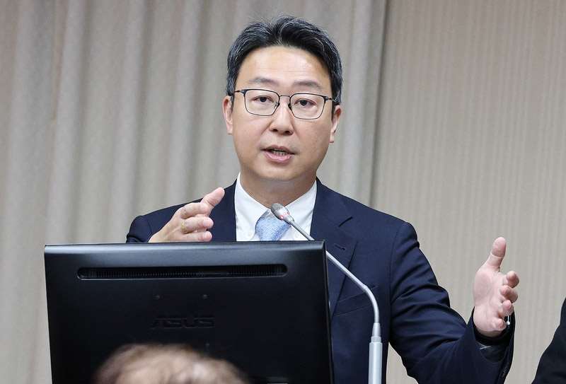 交通部長陳世凱4日出席立法院交通委員會報告與備詢。(圖：中央社)