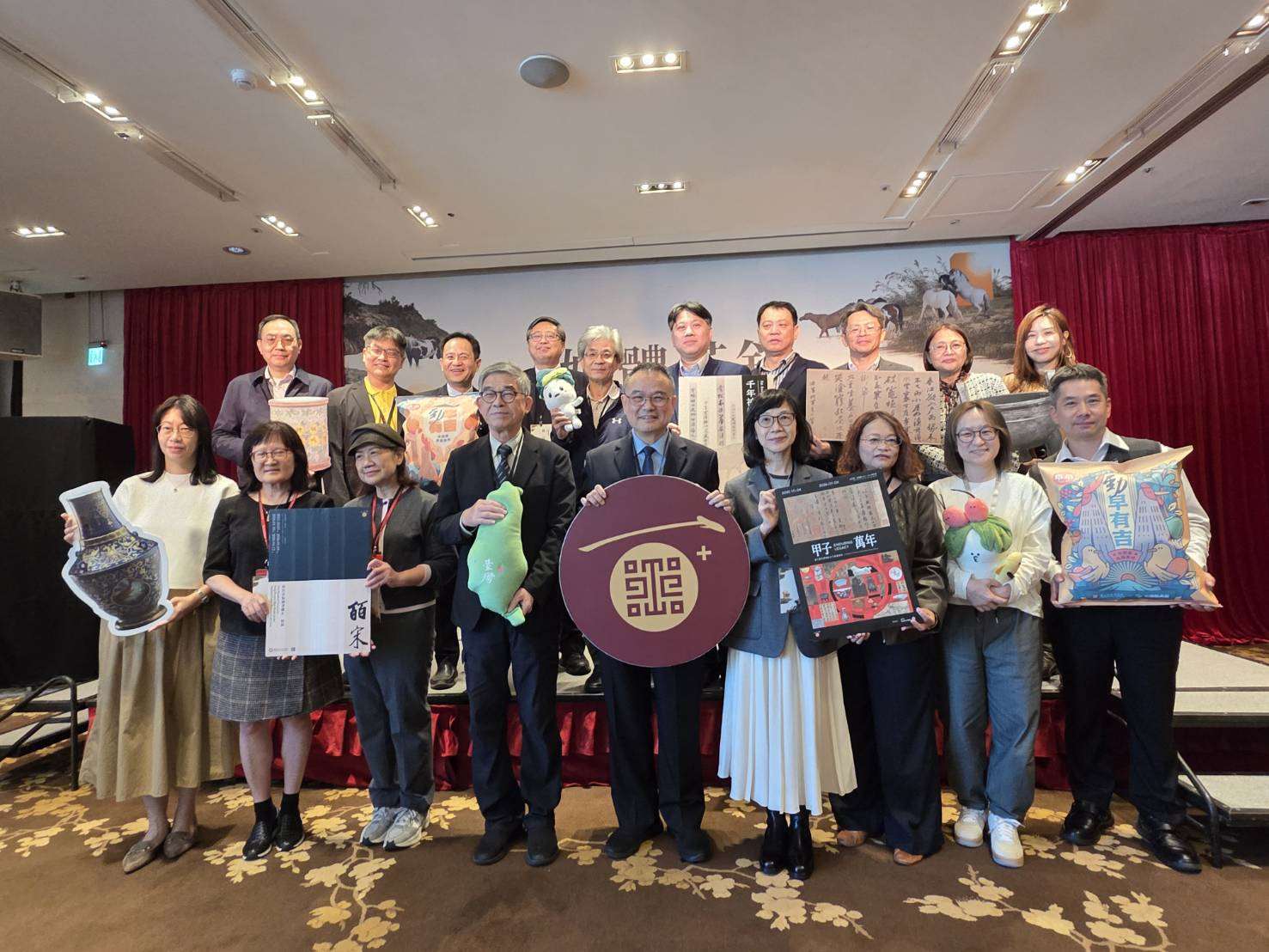 國立故宮博物院24日舉行年終記者會，除回顧今年成果，並預告2026年重點展覽規劃。(江昭倫 攝)