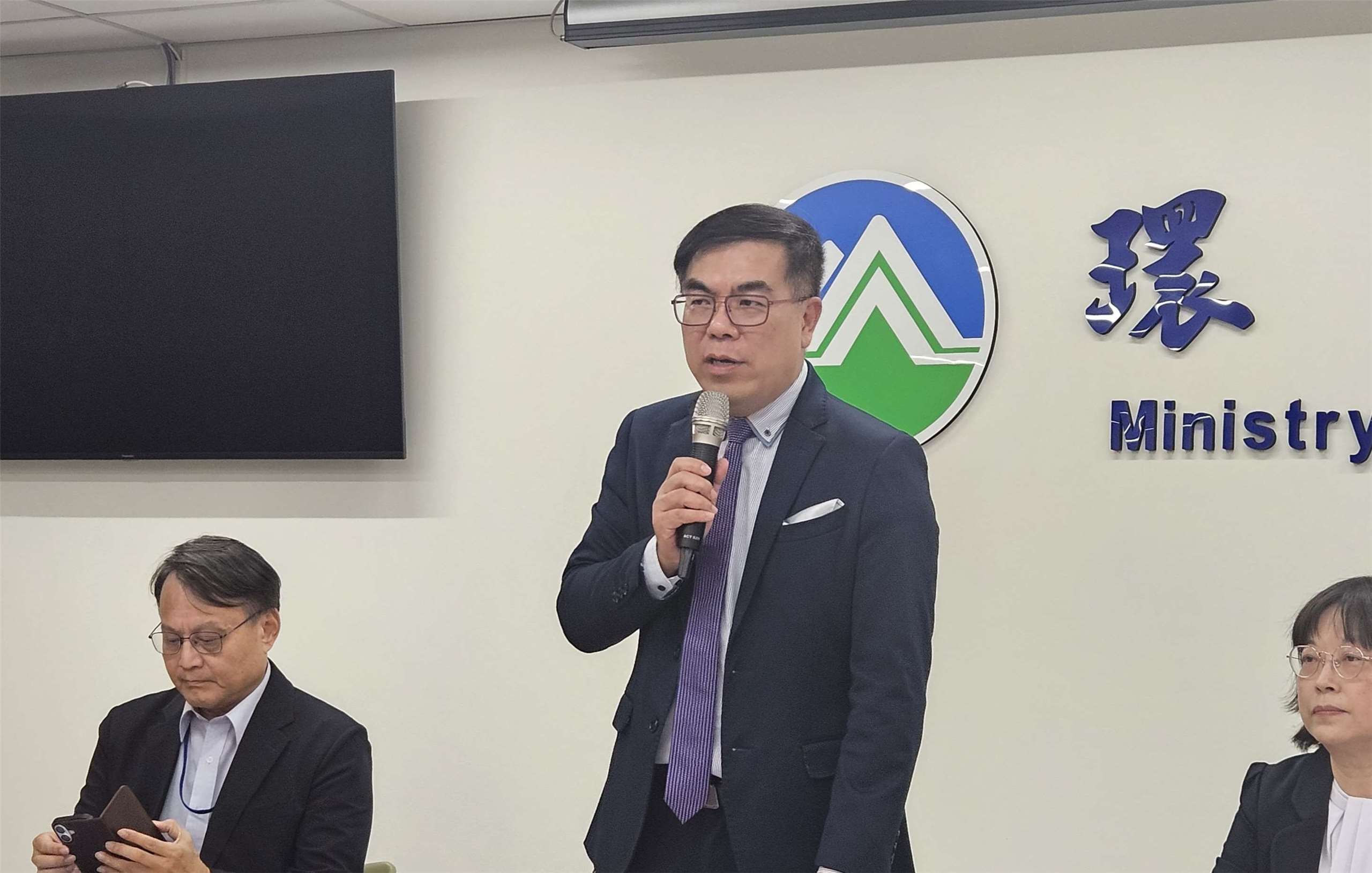環境部長彭啓明18日表示，將盡快赴歐盟展開CBAM談判磋商。(劉品希 攝)
