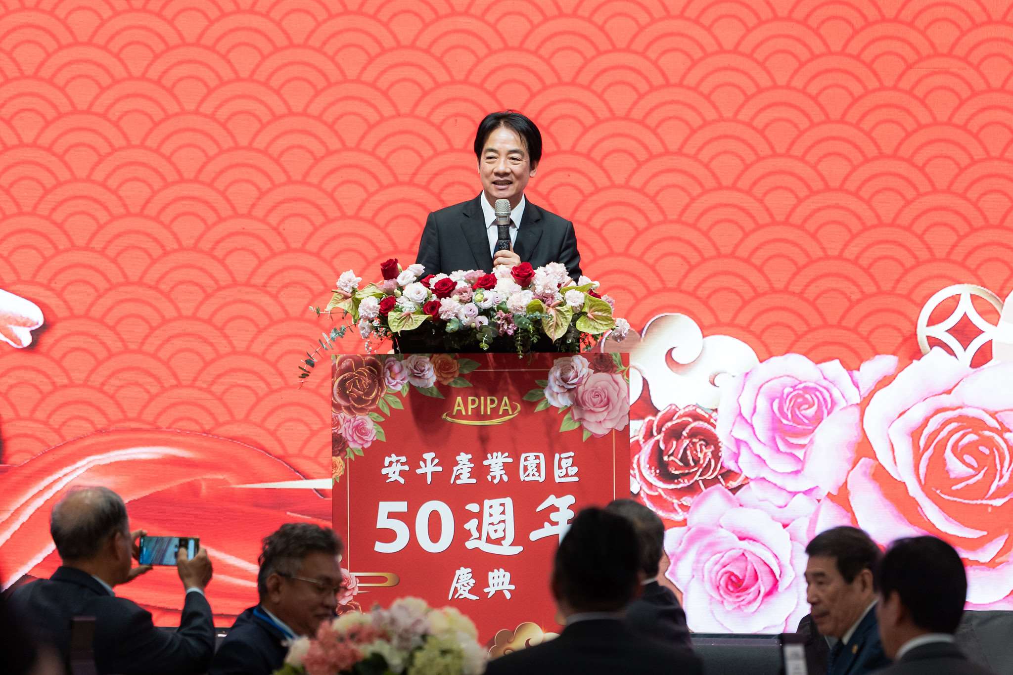 賴清德總統9日晚間到台南出席「安平產業園區啟用50週年聯歡晚會」，感謝產業長期耕耘，使園區成為國家經濟發展的重要支柱。 (總統府提供)