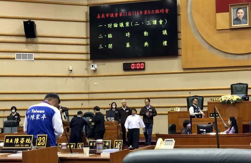 嘉義市議會23日通過市府提出「加碼普發現金每人6000元計畫」，預計115農曆年前發放。(中央社)