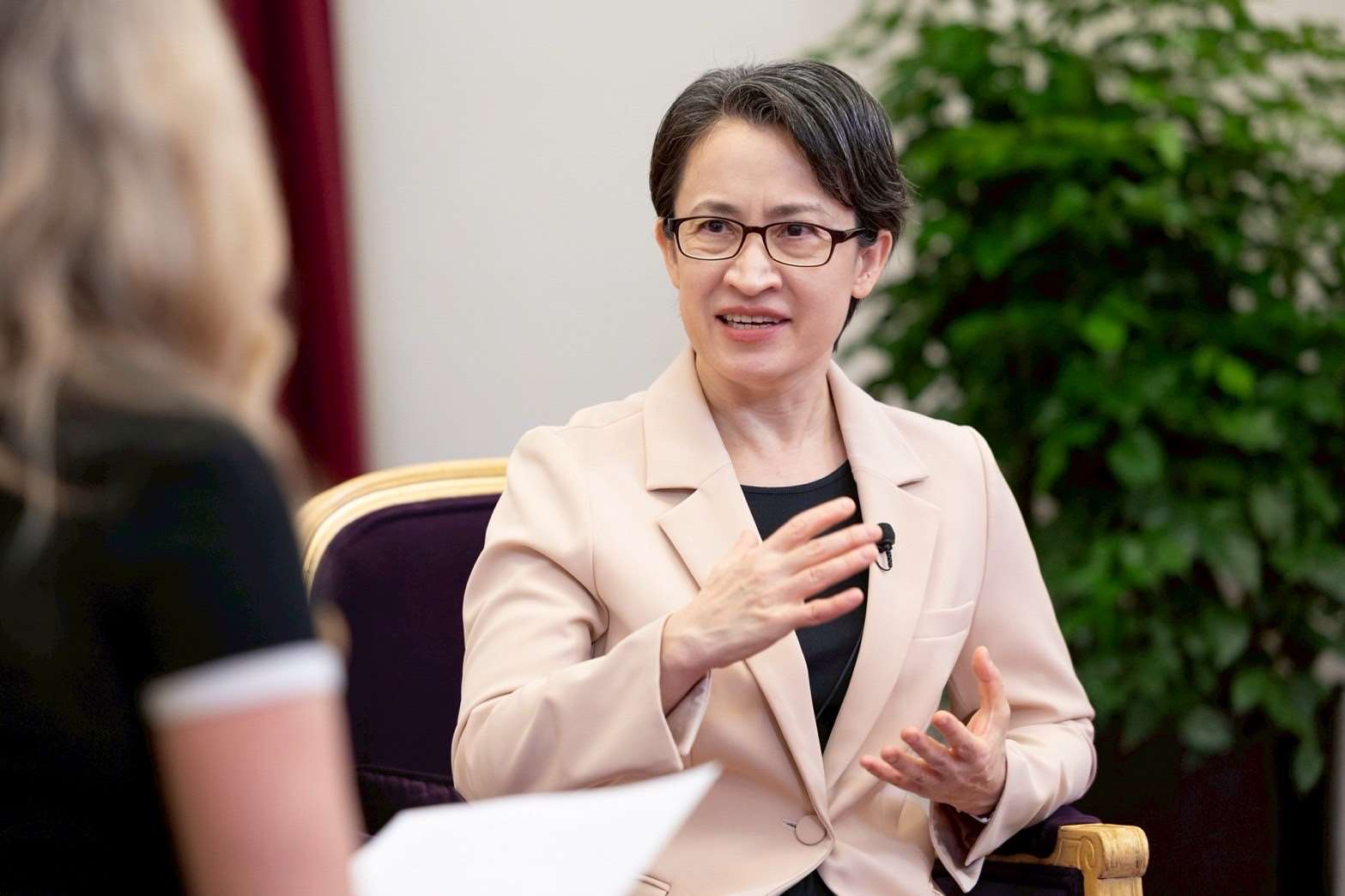 副總統蕭美琴接受美國媒體「戰情室」(War Room)節目專訪。 (圖：總統府)