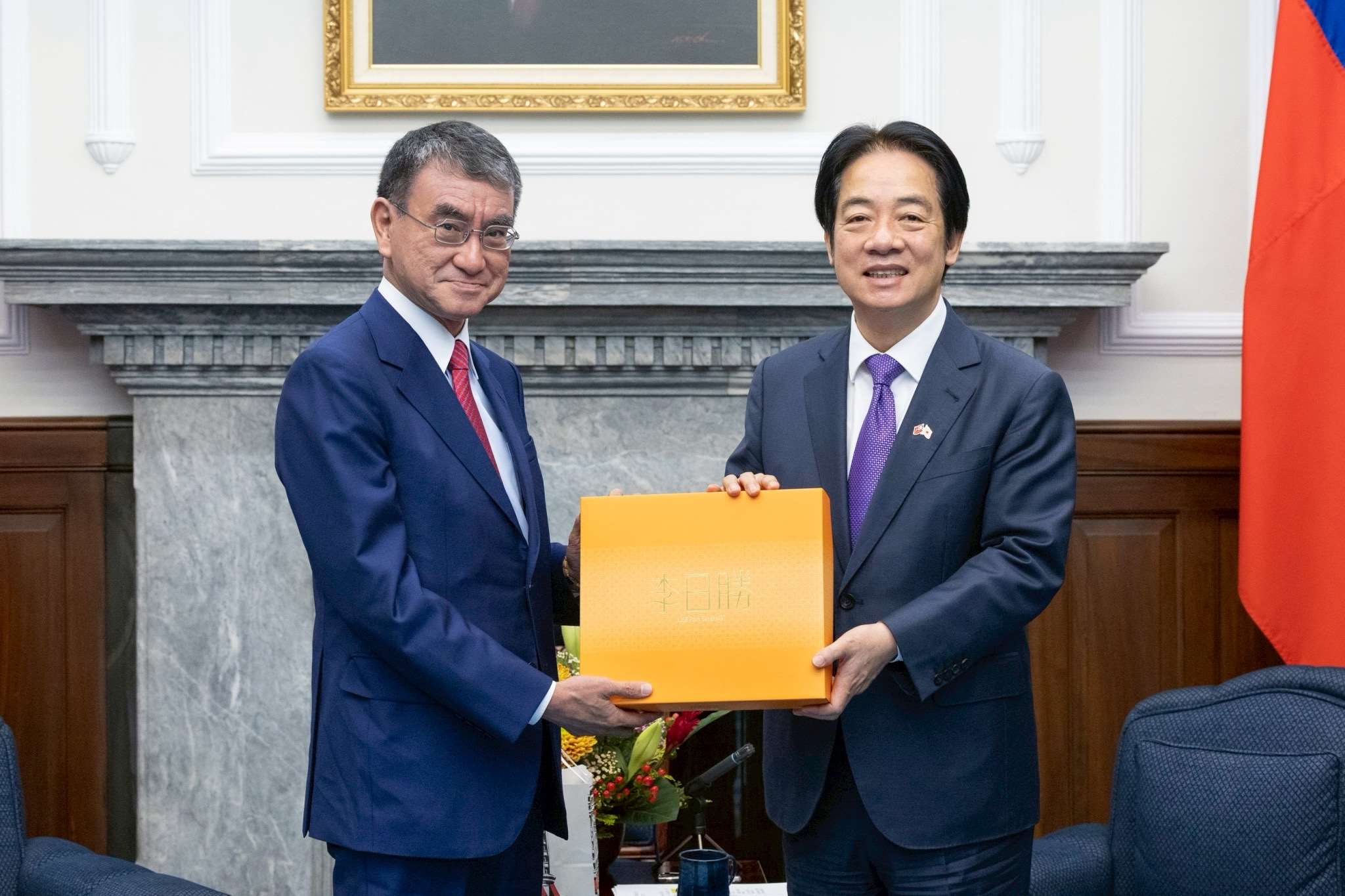 賴清德總統(右)26日接見日本前外務大臣河野太郎(左)。(圖：總統府)