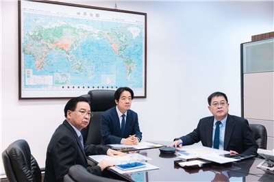 賴總統今天(30日)聽取最新中共演習情勢報告。(圖：賴清德總統臉書)