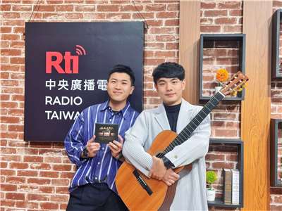 主持人內克與來賓楊肅浩（右）